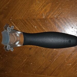 Pampered Chef Kernel Cutter #1114  Stainless Steel Corn on Cob W/ Guard